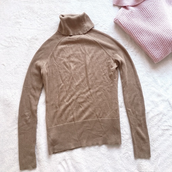 Michaell Michael Kors knit tan turtleneck - Picture 10 of 11